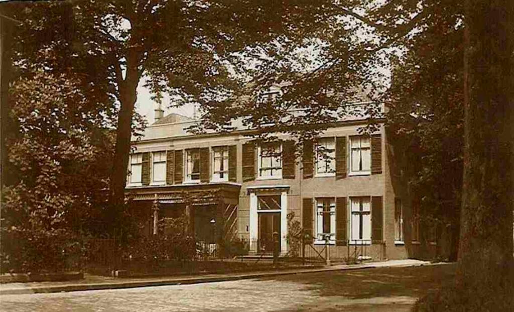 Bussumergrintweg+nr+40+Villa+Benvenuta+bouwjaar+1928+architect%C2%A0Jan%C2%A0Dullaart