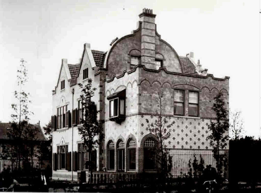 Koninginneweg+nr+++4+bouwjaar+1895+architect+J.A.+van+Straaten